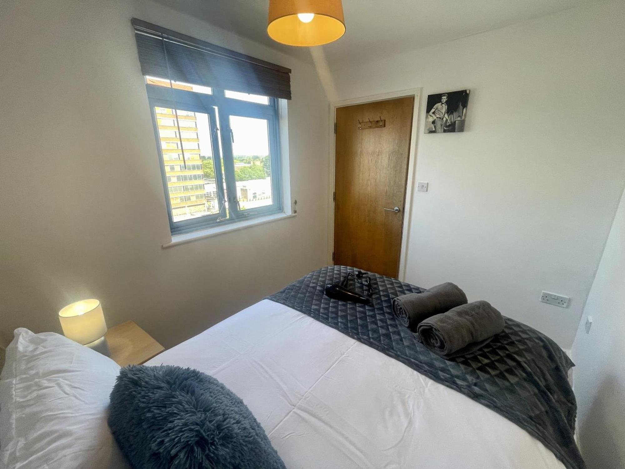 Hk Life Serviced Apartment , City Centre Swindon Exterior photo