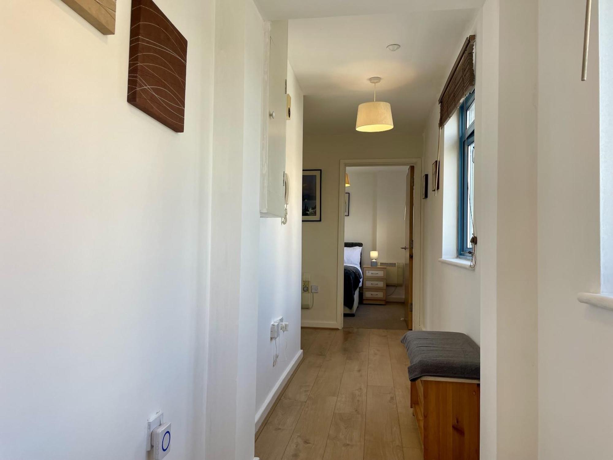 Hk Life Serviced Apartment , City Centre Swindon Exterior photo