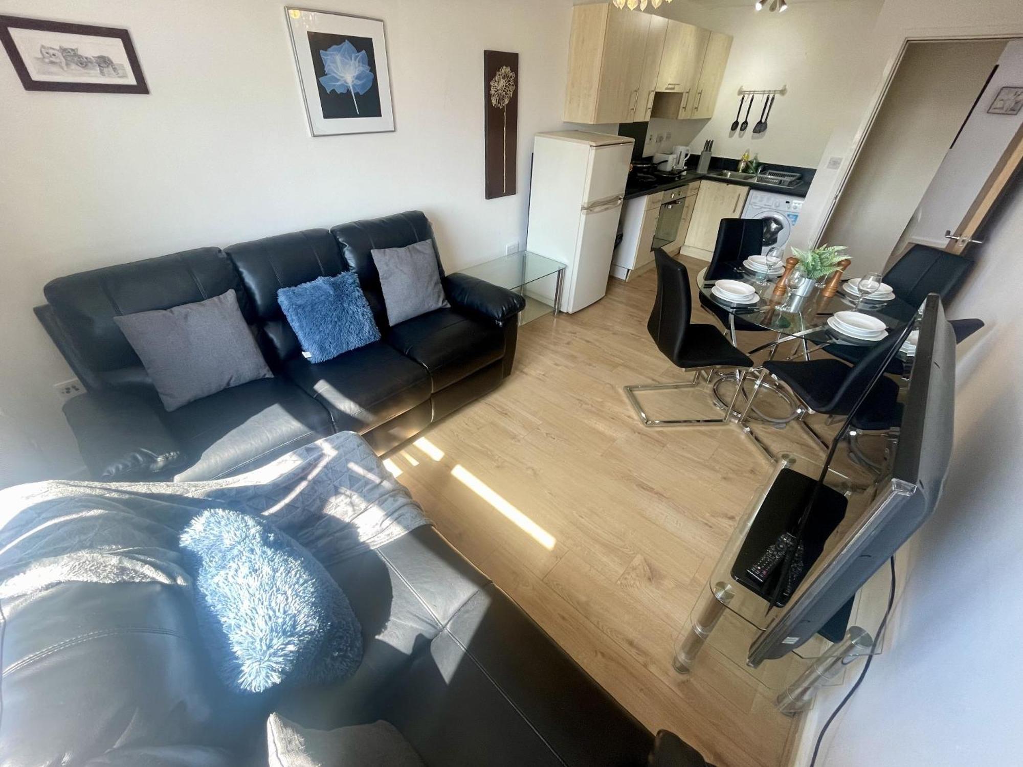 Hk Life Serviced Apartment , City Centre Swindon Exterior photo