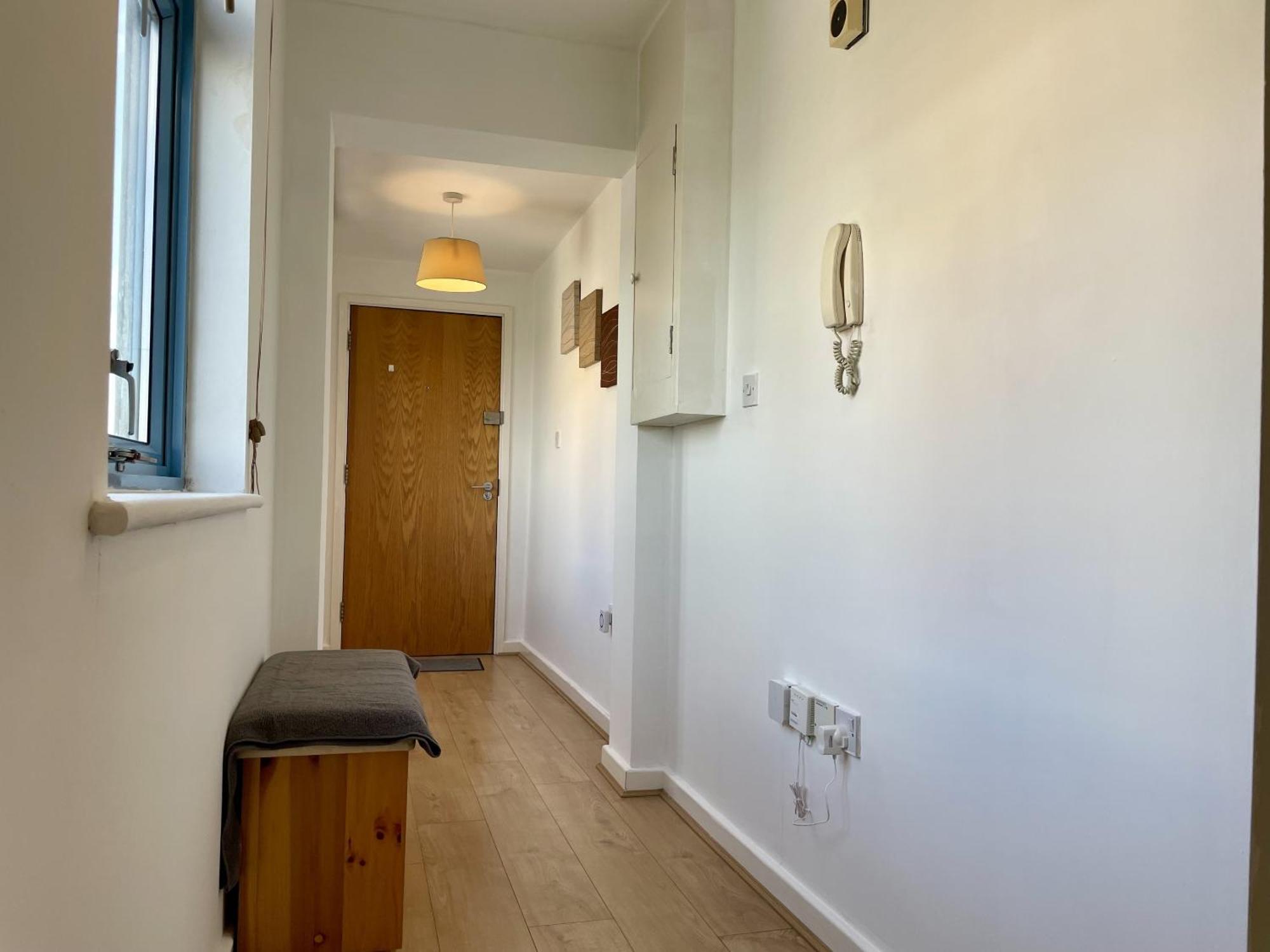 Hk Life Serviced Apartment , City Centre Swindon Exterior photo