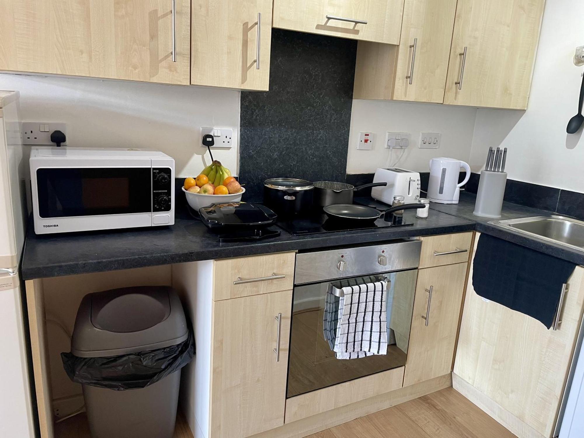 Hk Life Serviced Apartment , City Centre Swindon Exterior photo