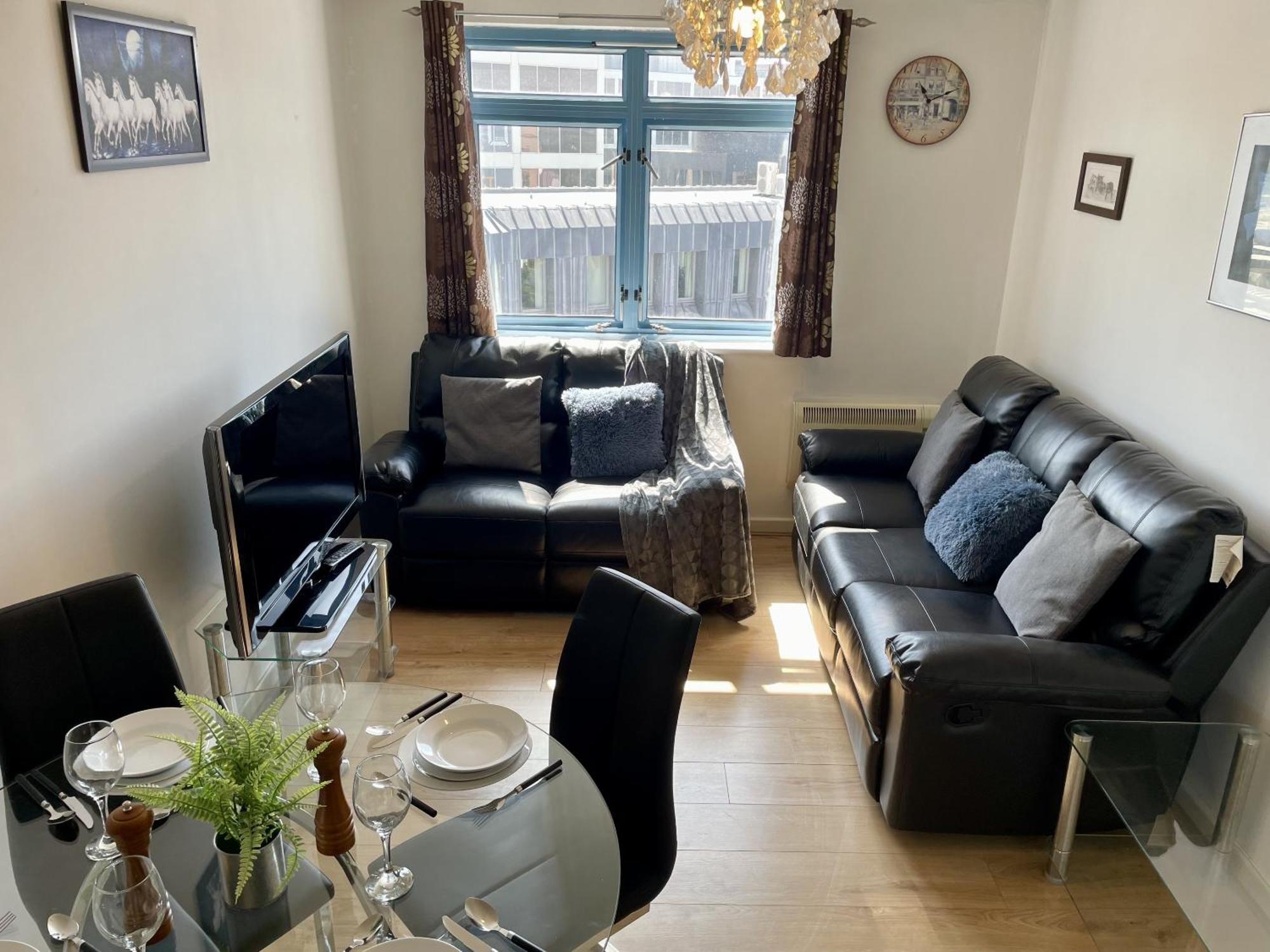 Hk Life Serviced Apartment , City Centre Swindon Exterior photo