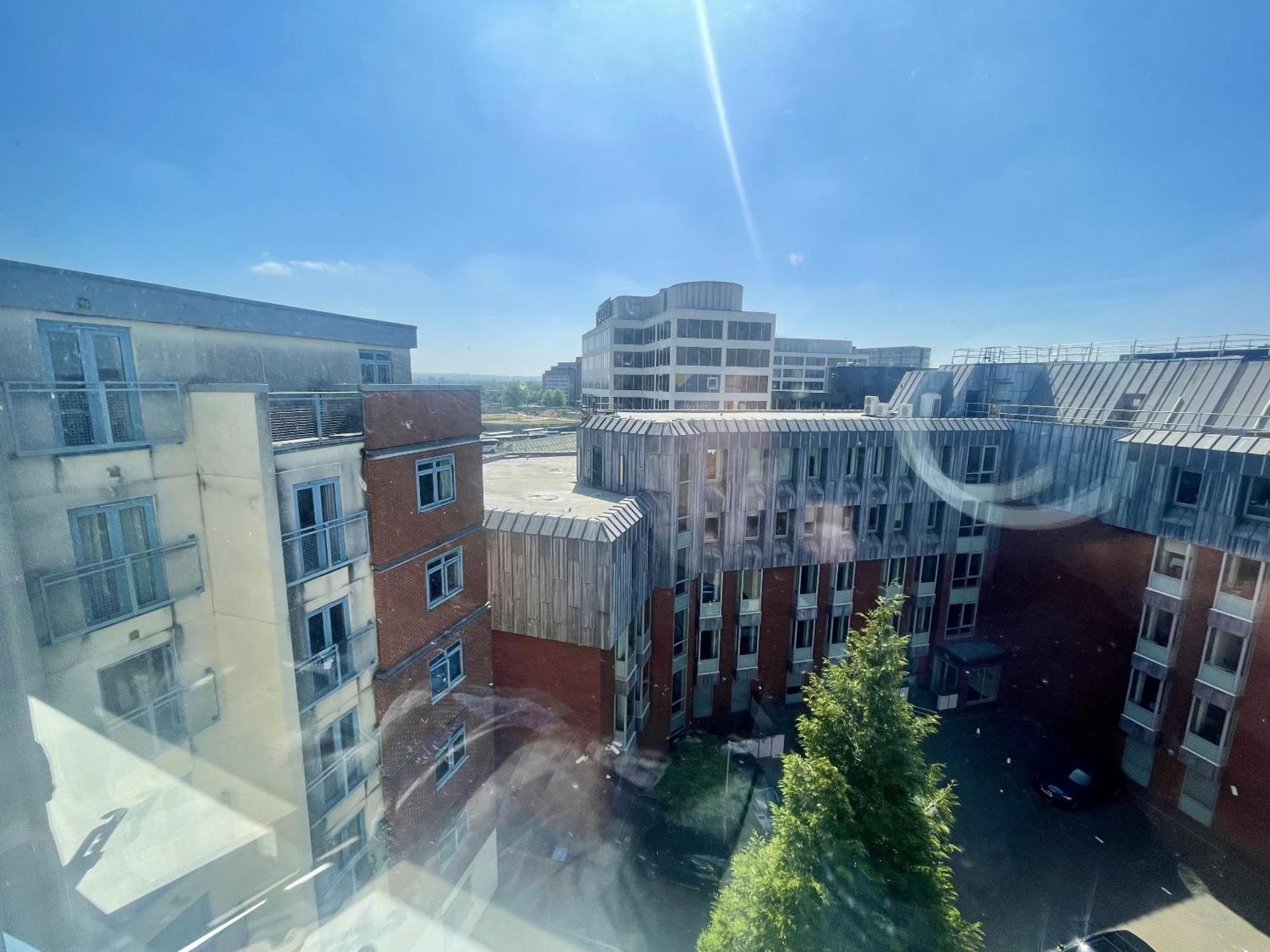 Hk Life Serviced Apartment , City Centre Swindon Exterior photo