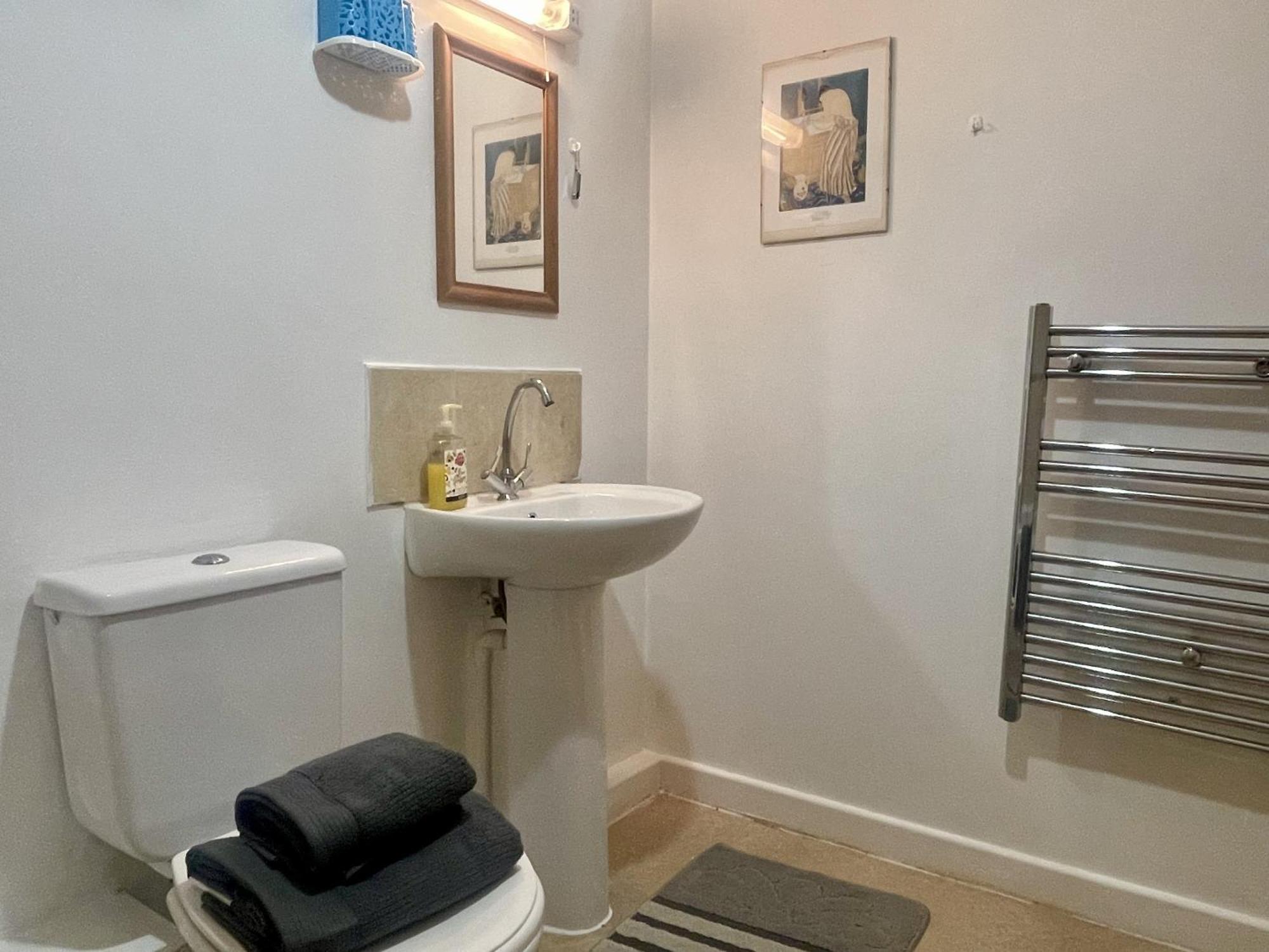 Hk Life Serviced Apartment , City Centre Swindon Exterior photo