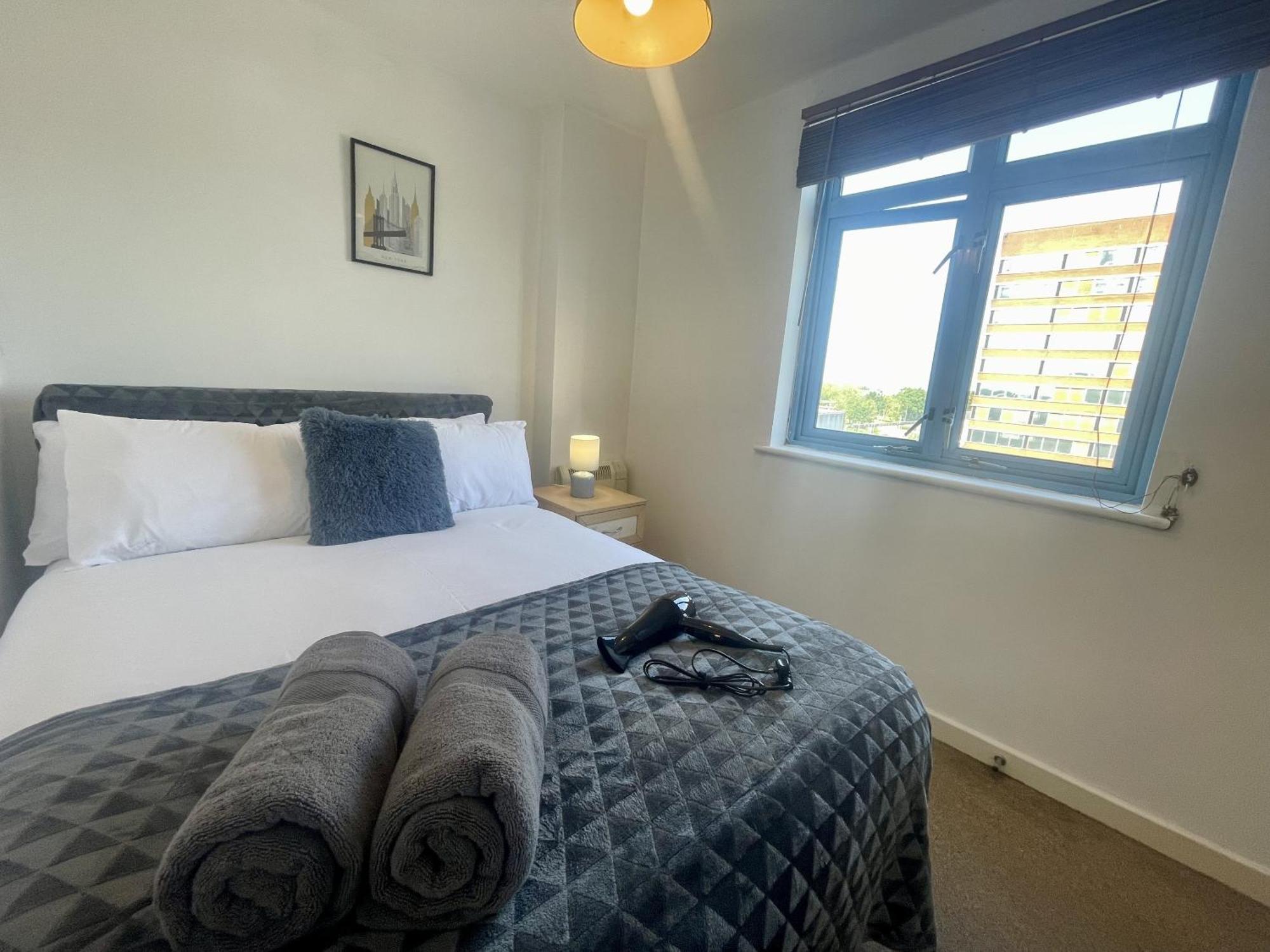 Hk Life Serviced Apartment , City Centre Swindon Exterior photo
