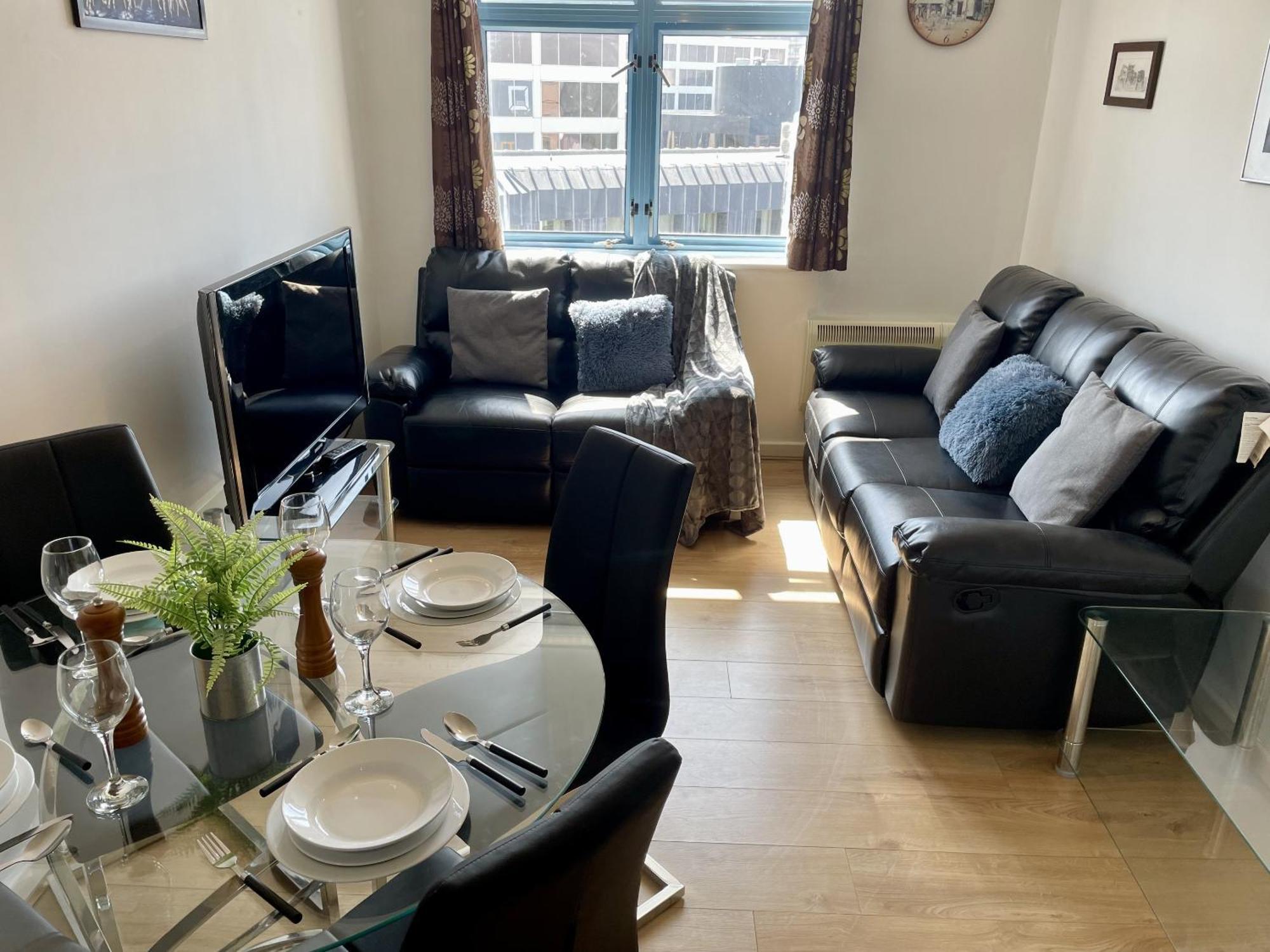 Hk Life Serviced Apartment , City Centre Swindon Exterior photo