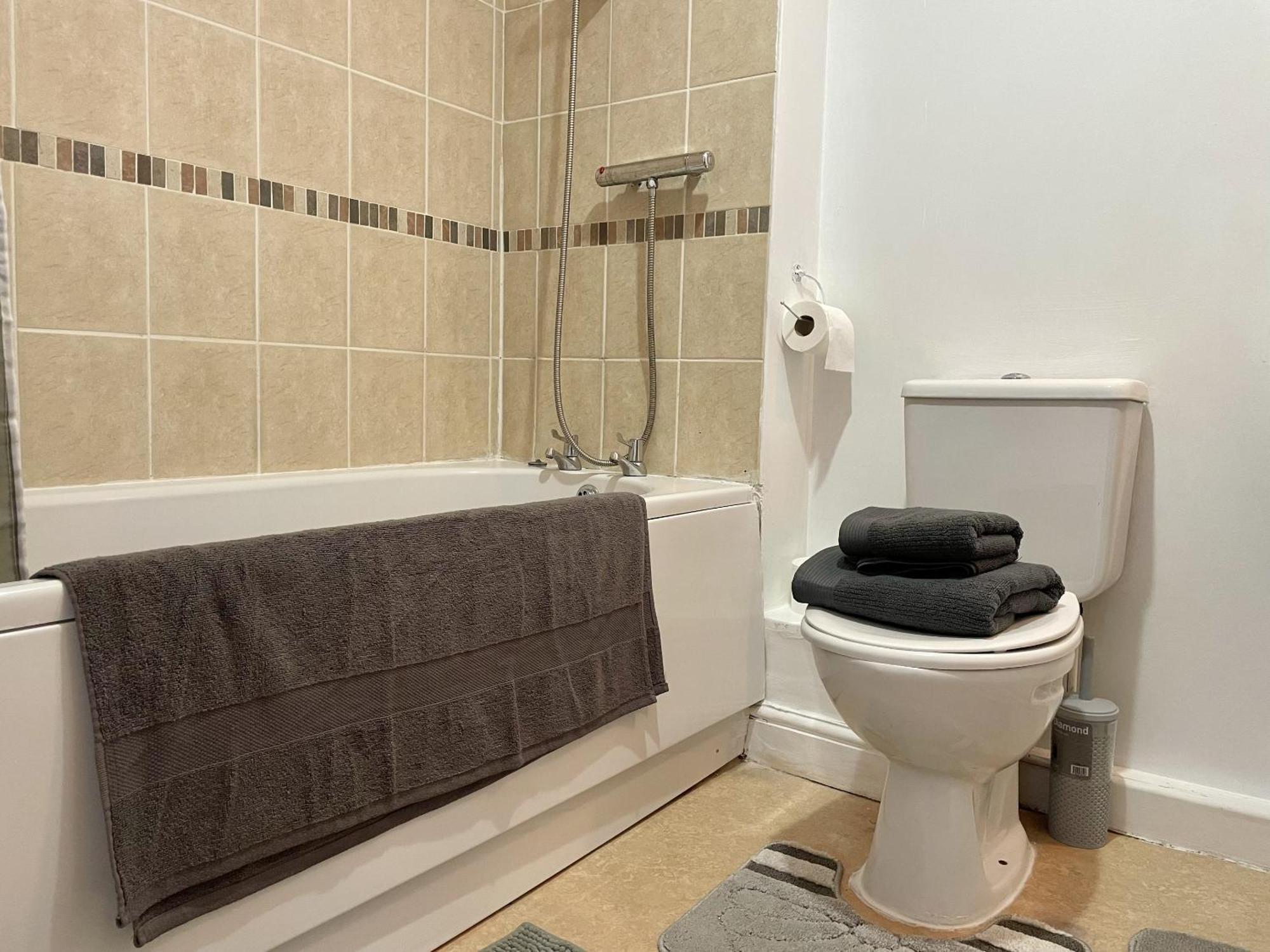 Hk Life Serviced Apartment , City Centre Swindon Exterior photo