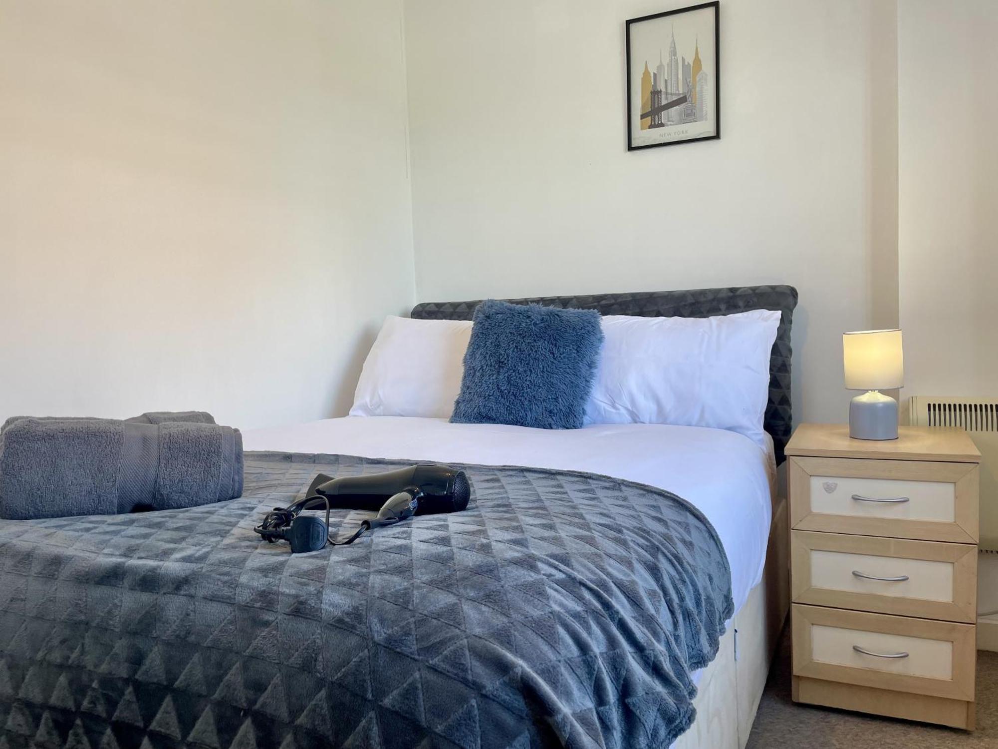 Hk Life Serviced Apartment , City Centre Swindon Exterior photo