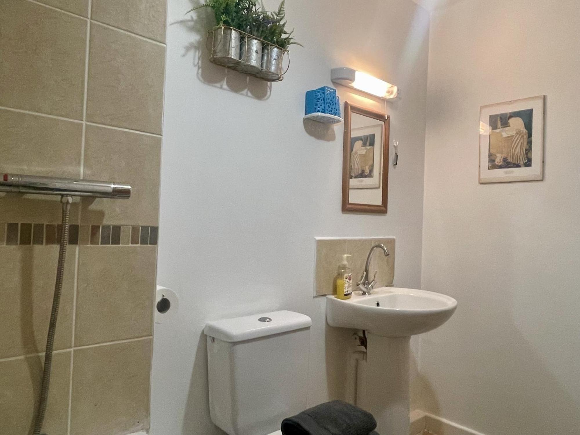Hk Life Serviced Apartment , City Centre Swindon Exterior photo