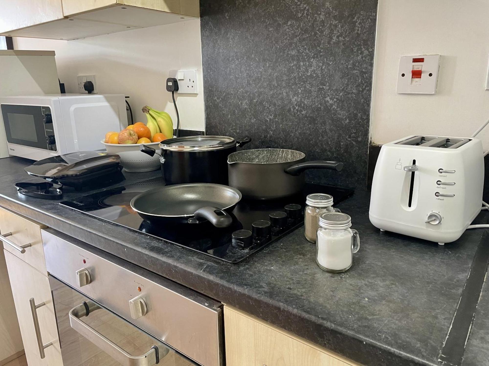 Hk Life Serviced Apartment , City Centre Swindon Exterior photo