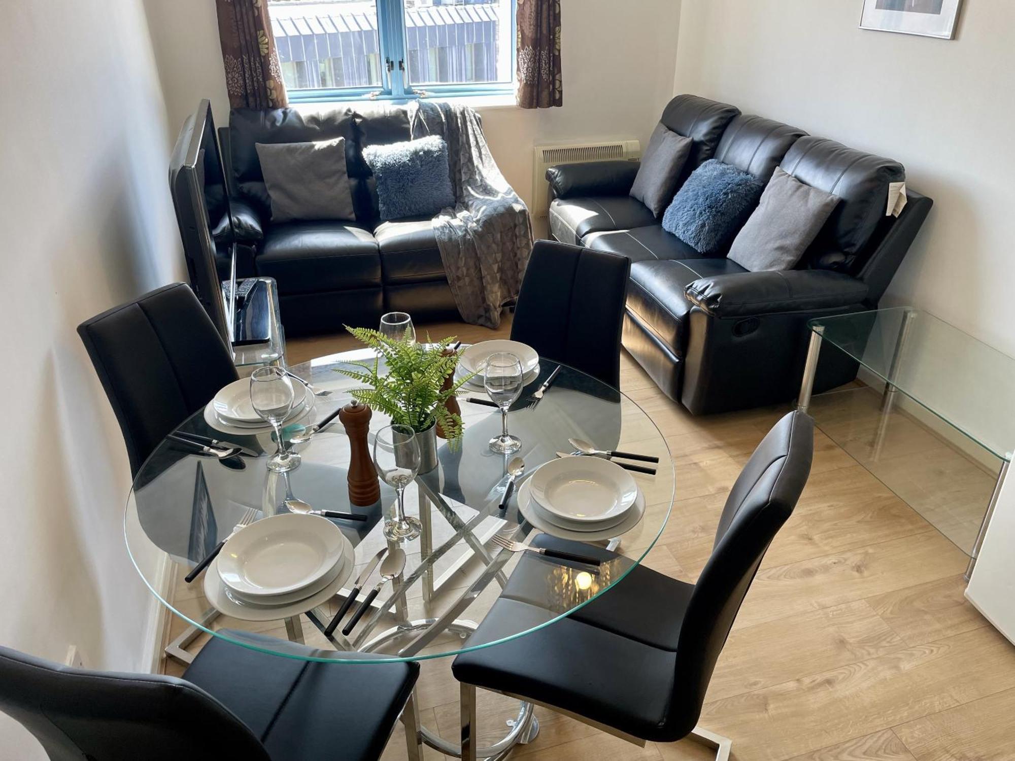 Hk Life Serviced Apartment , City Centre Swindon Exterior photo