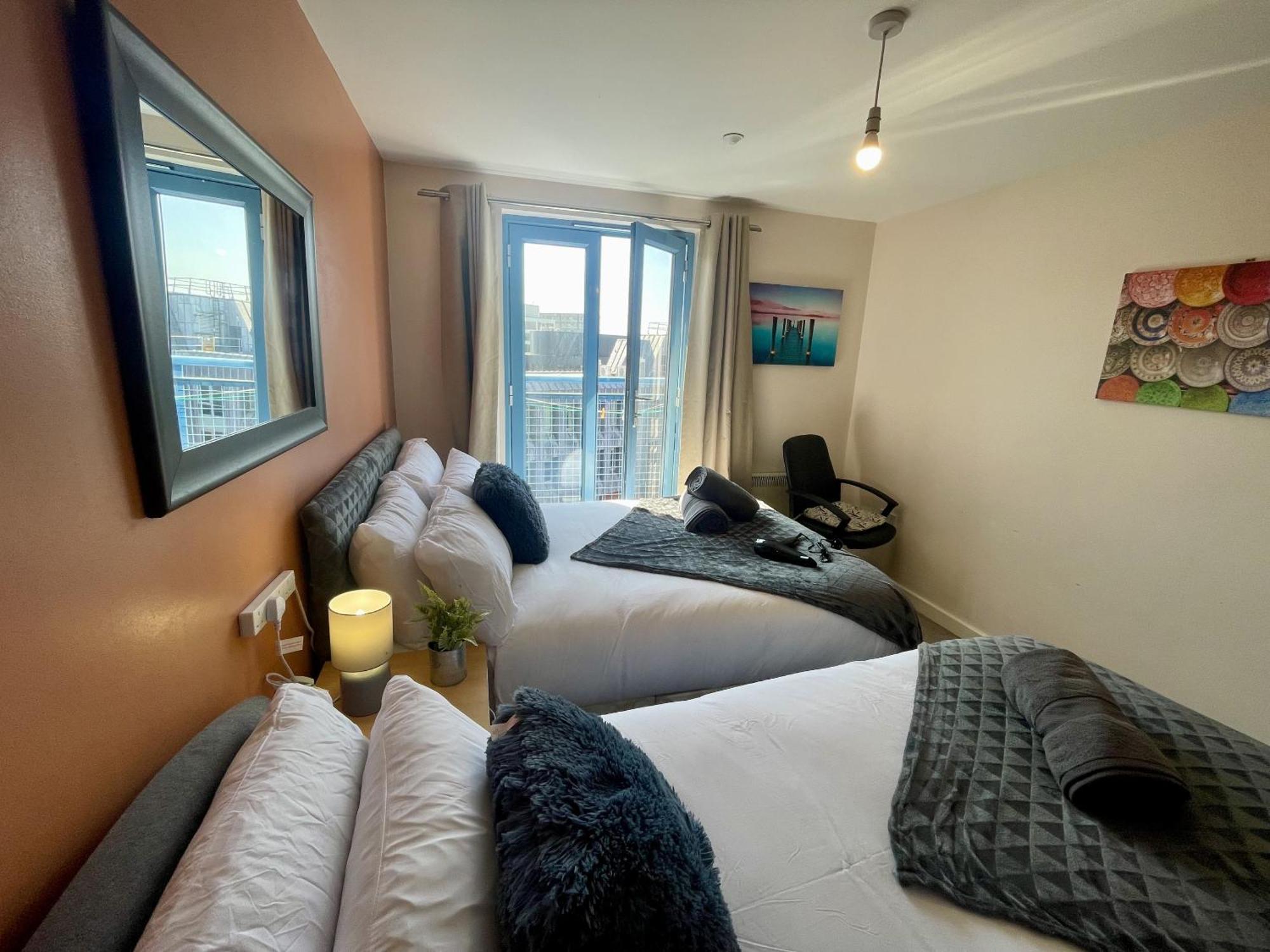 Hk Life Serviced Apartment , City Centre Swindon Exterior photo