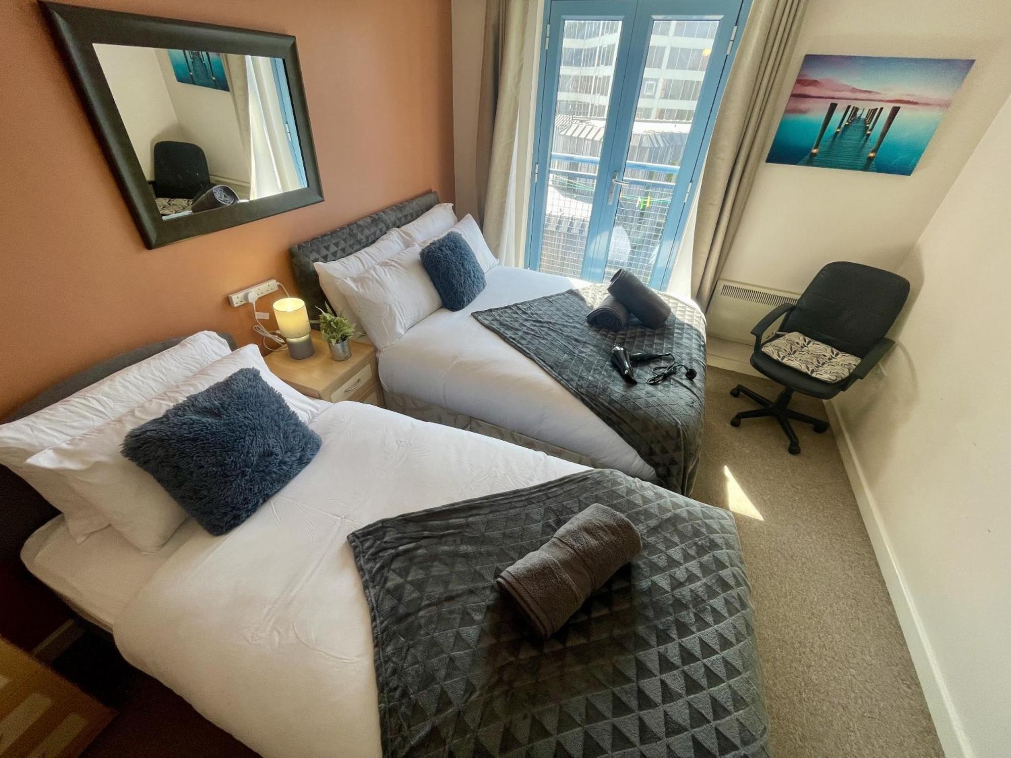 Hk Life Serviced Apartment , City Centre Swindon Exterior photo