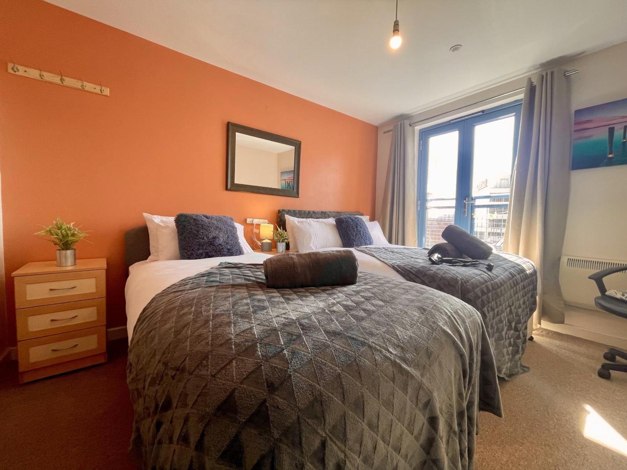 Hk Life Serviced Apartment , City Centre Swindon Exterior photo