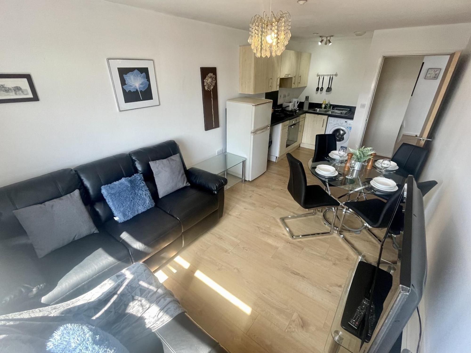 Hk Life Serviced Apartment , City Centre Swindon Exterior photo